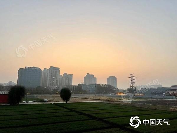 北京今日天气晴12℃-8℃ 早晚时段有轻雾或雾来扰